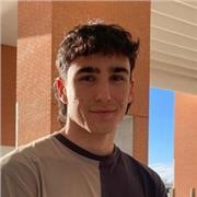Universitario con el C1 de inglés y estudios en Estados Unidos da clases de apoyo escolar. Especializado en clases de Inglés